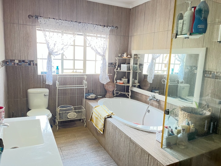 Commercial Property for Sale in Vyfhoek A H North West